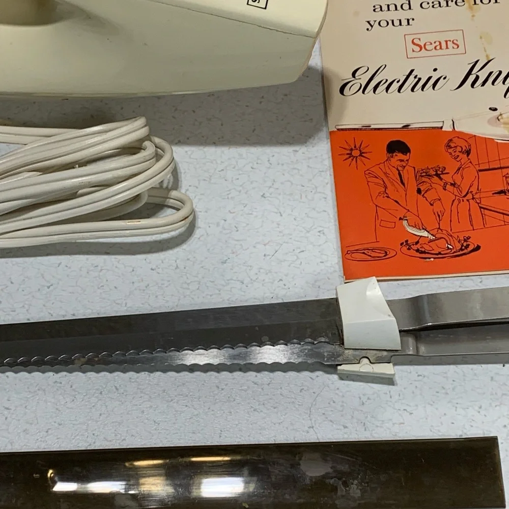 Sears Cream Electric Knife with Silver Blade
